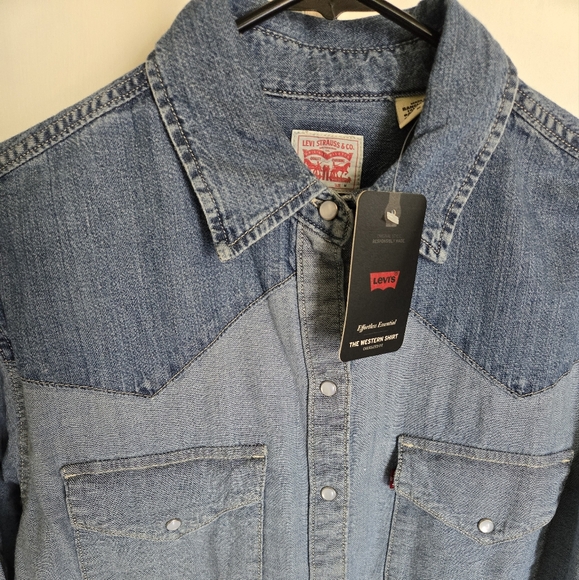 Levi's Strauss Denim Buttondown sz Medium - Picture 2 of 6